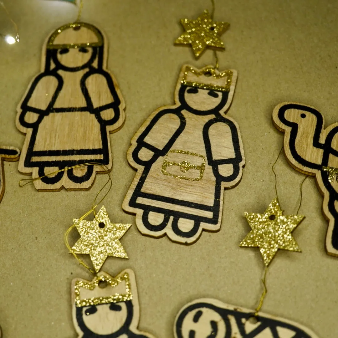 Sparkly Gold Nativity Tree Set - 8 Piece